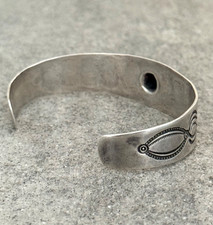 Vintage FRED HARVEY ERA Navajo REPOUSSE/FLUTED STAMPED Silver Bracelet 6.25 in - Additional view 5