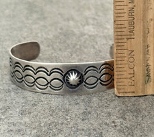 Vintage FRED HARVEY ERA Navajo REPOUSSE/FLUTED STAMPED Silver Bracelet 6.25 in - Additional view 8