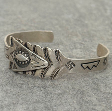 RARE Vintage FRED HARVEY Era Navajo ARROW SHAPED WHIRLING LOG Silver Bracelet 7
