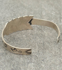 RARE Vintage FRED HARVEY Era Navajo ARROW SHAPED WHIRLING LOG Silver Bracelet 7