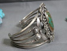 Fred Harvey Era NAVAJO Natural HACHITA TURQUOISE Repousse COIN Silver Bracelet - Additional view 4