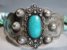 Harvey Era NAVAJO Blue Gem TURQUOISE Repousse Coin Silver THUNDERBIRD Bracelet - Additional view 3