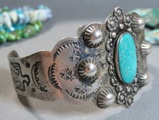 Harvey Era NAVAJO Blue Gem TURQUOISE Repousse Coin Silver THUNDERBIRD Bracelet - Additional view 6