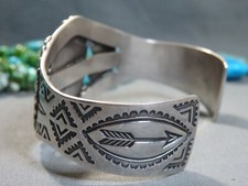 Fred HarveyEra NAVAJO Maisels Nevada TURQUOISE Sterling Silver 45g Cuff Bracelet - Additional view 7