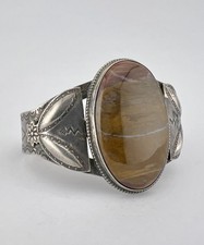 Vtg Fred Harvey Era Navajo Sterling Silver Petrified Wood Stamped Cuff Bracelet - Additional view 1