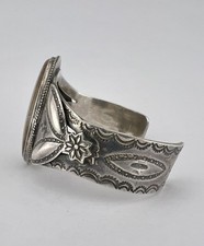Vtg Fred Harvey Era Navajo Sterling Silver Petrified Wood Stamped Cuff Bracelet - Additional view 6