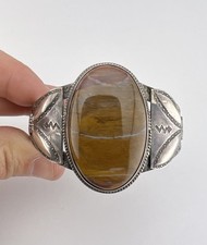 Vtg Fred Harvey Era Navajo Sterling Silver Petrified Wood Stamped Cuff Bracelet - Additional view 7
