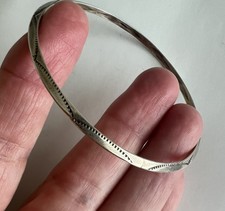 Vintage Sterling Silver Fred Harvey  Navajo Stamped Carinated Bangle BRACELET - Additional view 3