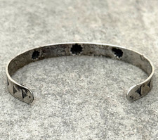 Vintage FRED HARVEY Era Navajo WHIRLING LOG Repousse/FLUTED Silver Bracelet 7 in - Additional view 13