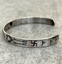 Vintage FRED HARVEY Era Navajo WHIRLING LOG Repousse/FLUTED Silver Bracelet 7 in - Additional view 4