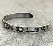 Vintage FRED HARVEY Era Navajo WHIRLING LOG Repousse/FLUTED Silver Bracelet 7 in